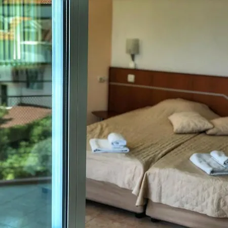 кристал Szálloda 3*