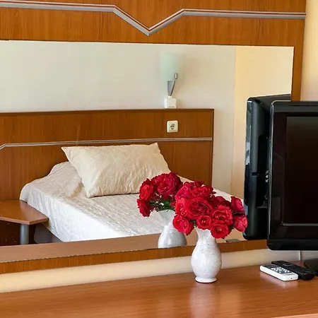 кристал Hotel Ravda